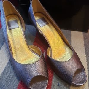 New Dolce Vita Snake wedges in metallic purple
